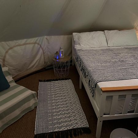 Spacious Bell Tent At Herigerbi Park Lincolnshire Vila Grantham Exterior foto