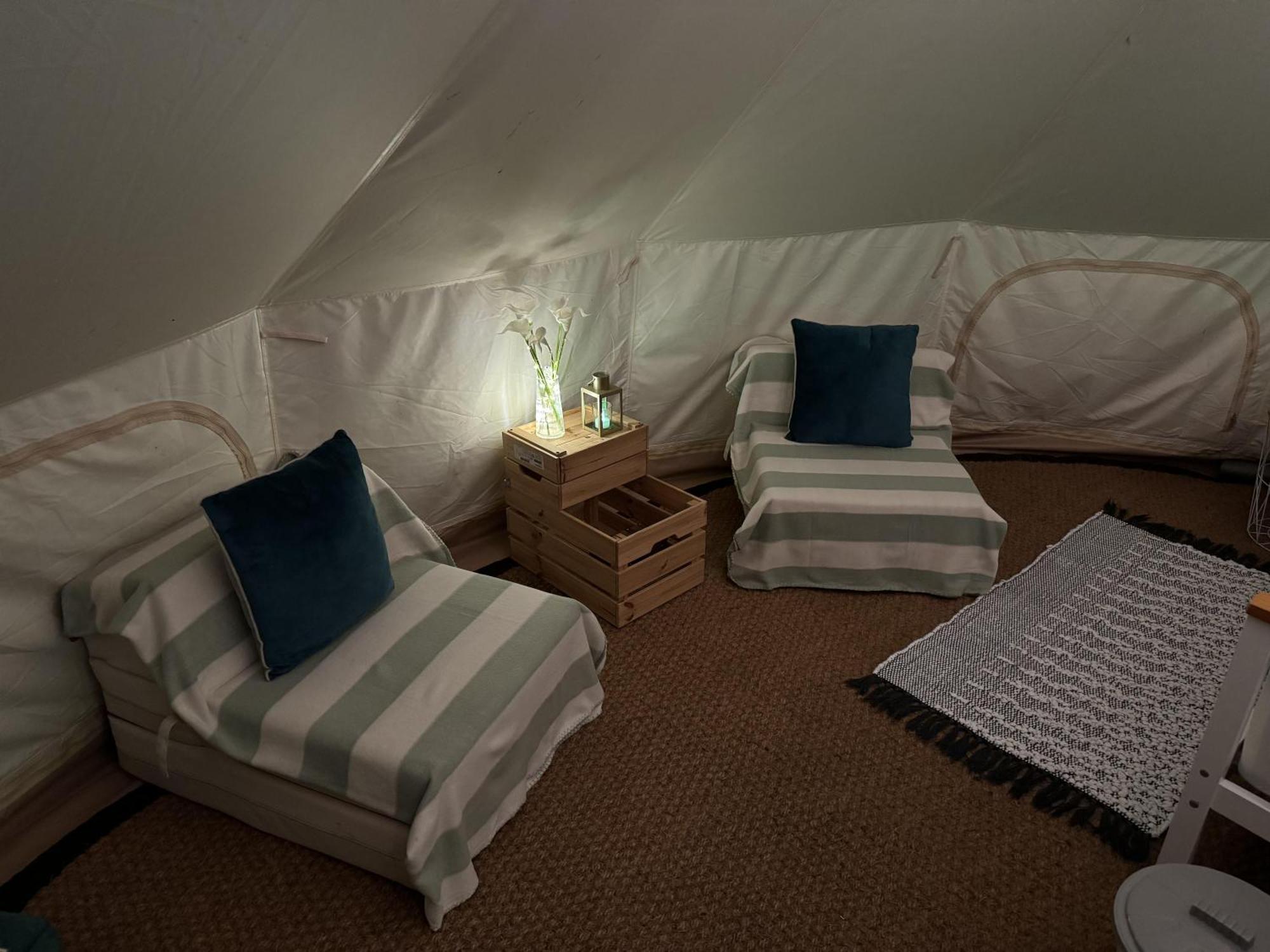 Spacious Bell Tent At Herigerbi Park Lincolnshire Vila Grantham Exterior foto