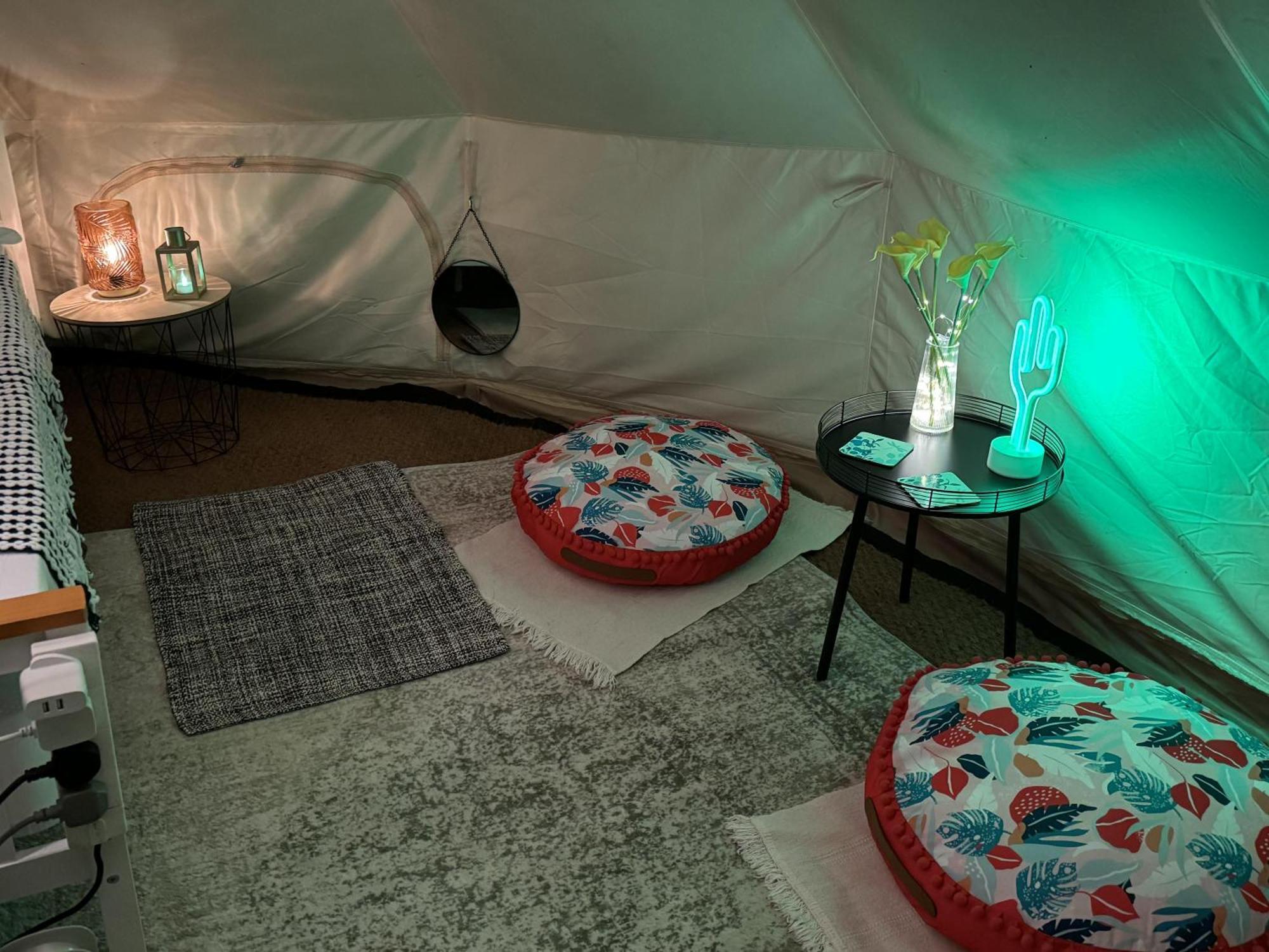 Spacious Bell Tent At Herigerbi Park Lincolnshire Vila Grantham Exterior foto